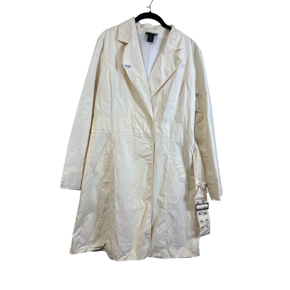 The limited coat large comes with belt off white